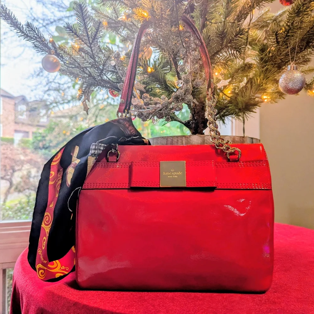 Kate Spade Patent Leather Bow Handbag in Gorgeous Red, Like NEW♦️ - Picture 2 of 16